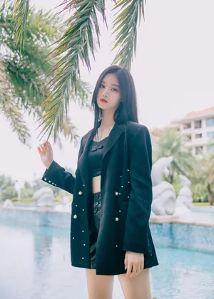 徐艺洋暗黑系甜酷少女写真图片_3