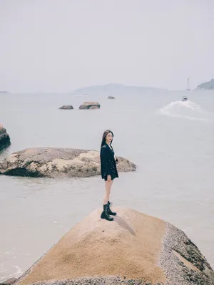 徐艺洋暗黑系甜酷少女写真图片_4