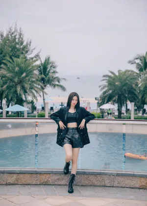 徐艺洋暗黑系甜酷少女写真图片_6