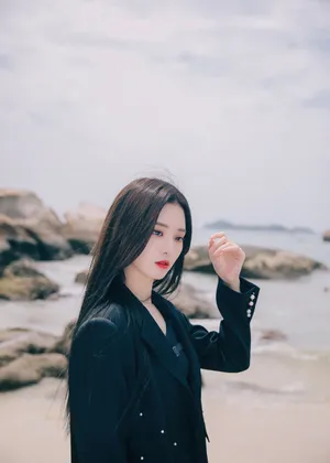 徐艺洋暗黑系甜酷少女写真图片_7