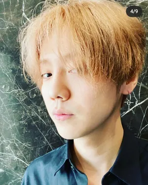 鹿晗深夜清秀帅气自拍照图片_5