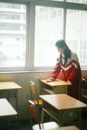 张婧仪清秀校服写真图片_6