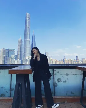 刘令姿酷黑西服写真图片_4