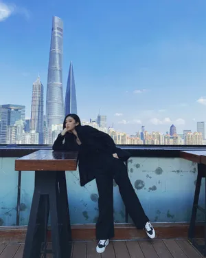 刘令姿酷黑西服写真图片_5