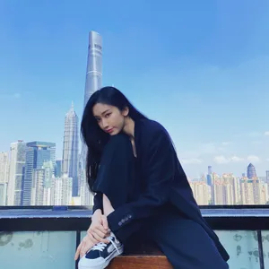 刘令姿酷黑西服写真图片_7