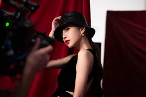 angelababy丝绒红唇性感写真图片_2