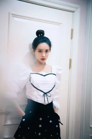 孟子义蕾丝心形衬衫写真图片_2