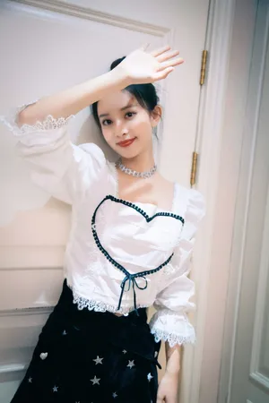 孟子义蕾丝心形衬衫写真图片_3