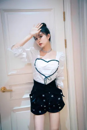 孟子义蕾丝心形衬衫写真图片_4