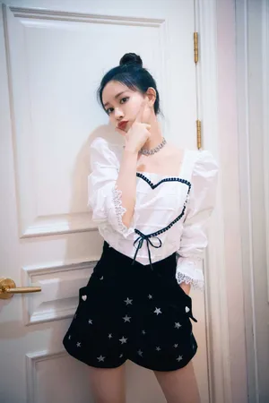 孟子义蕾丝心形衬衫写真图片_5