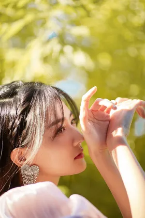 徐璐粉裙甜美温婉写真图片_2
