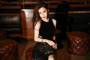 angelababy黑色绑带上衣性感写真图片_3