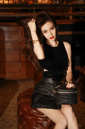 angelababy黑色绑带上衣性感写真图片_6