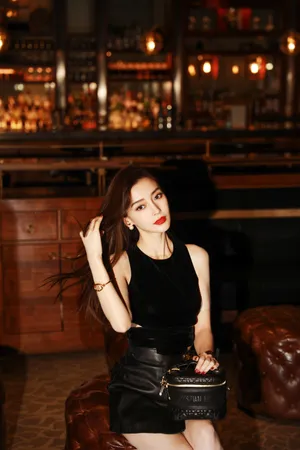 angelababy黑色绑带上衣性感写真图片_8