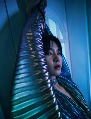 周笔畅流光百褶裙时尚写真图片_5