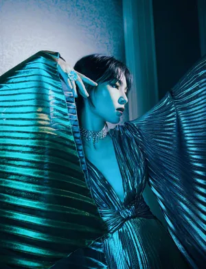 周笔畅流光百褶裙时尚写真图片_8