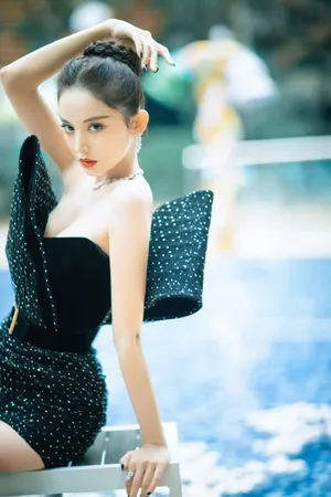 古力娜扎黑色短裙性感写真图片_9