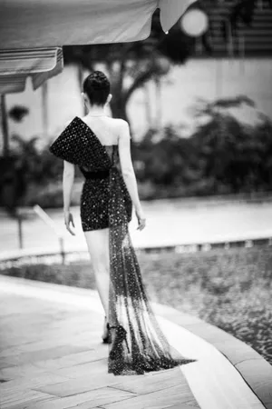 古力娜扎黑色短裙性感写真图片_13