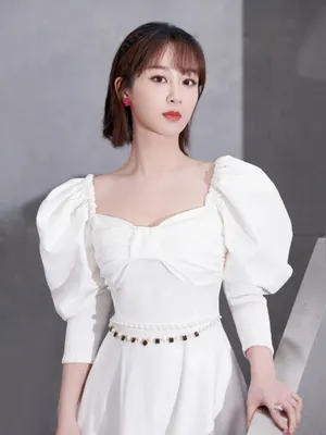 杨紫泡泡袖白裙甜美写真图片_6