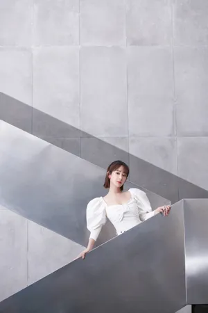 杨紫泡泡袖白裙甜美写真图片_8