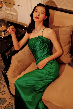 钟楚曦吊带古董裙复古优雅写真图片_2