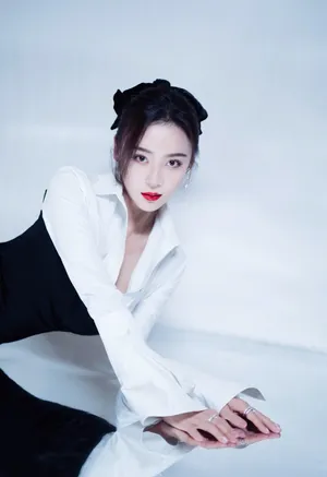 袁姗姗黑白拼色裙性感写真图片_5