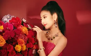 何瑞贤粉裙明艳性感写真图片_3