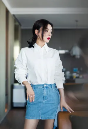 袁姗姗不对称星星耳饰写真图片