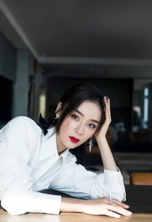 袁姗姗不对称星星耳饰写真图片_5