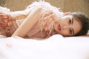陈钰琪粉色长裙优雅写真图片_3
