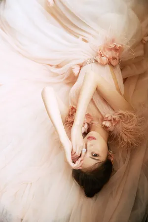 陈钰琪粉色长裙优雅写真图片_4