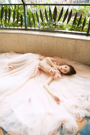 陈钰琪粉色长裙优雅写真图片_7