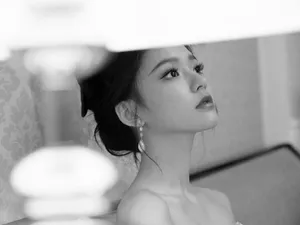 林允粉色公主裙甜美写真图片_4