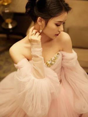 林允粉色公主裙甜美写真图片_7