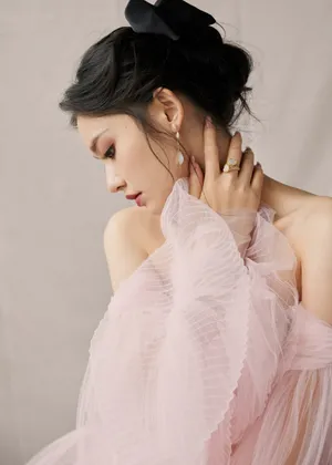 林允粉色公主裙甜美写真图片_8