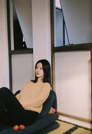 李沁慵懒休闲风写真图片_2