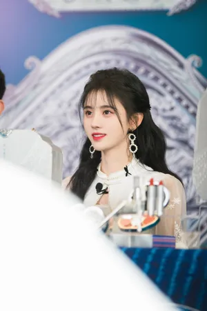 鞠婧祎刘海造型代言活动图片_3