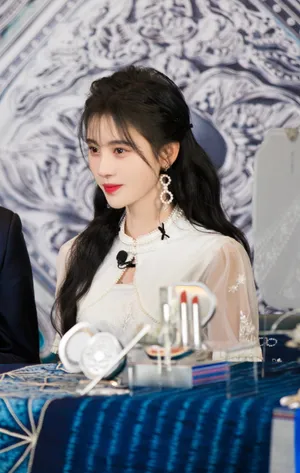 鞠婧祎刘海造型代言活动图片_7