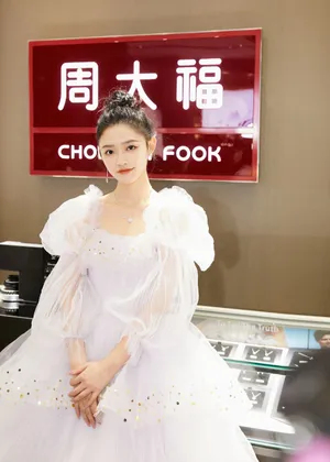 林允粉紫色仙女裙写真图片_8