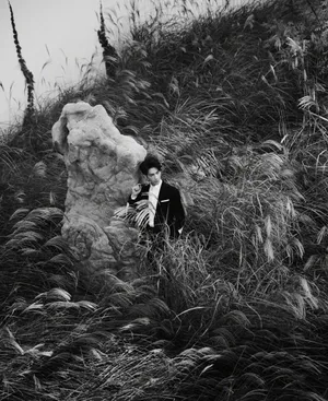 罗云熙秋日芦苇文艺大片写真图片_2