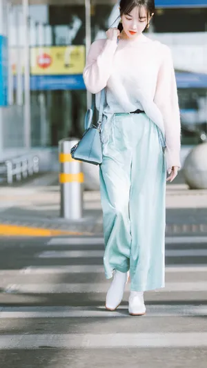 陈小纭秋日轻甜养眼写真图片_3
