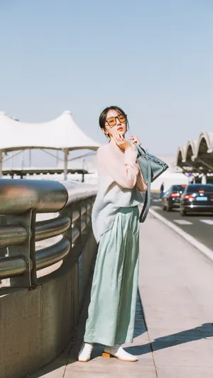 陈小纭秋日轻甜养眼写真图片_4