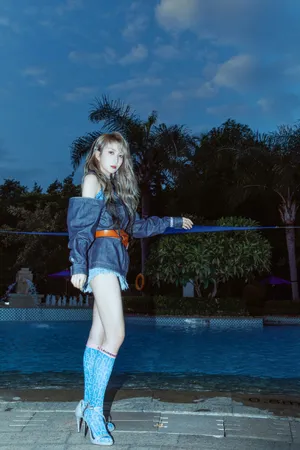 乃万超美造型性感浙江卫视直播活动照图片