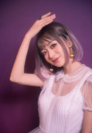何泓姗短发造型甜美写真图片_3