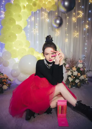 戚薇轻纱红裙性感写真图片_8