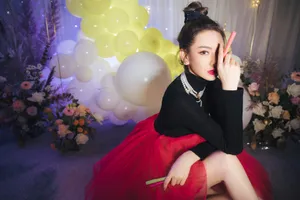戚薇轻纱红裙性感写真图片_9