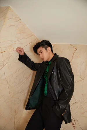 张云龙黑色皮衣酷帅写真图片_5