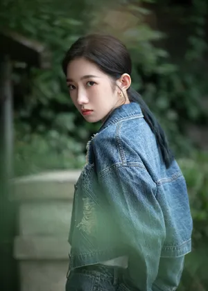 孟美岐牛仔套装时尚性感写真_3
