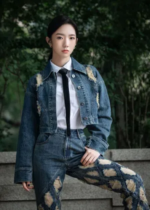孟美岐牛仔套装时尚性感写真_5