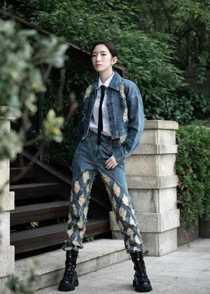孟美岐牛仔套装时尚性感写真_8